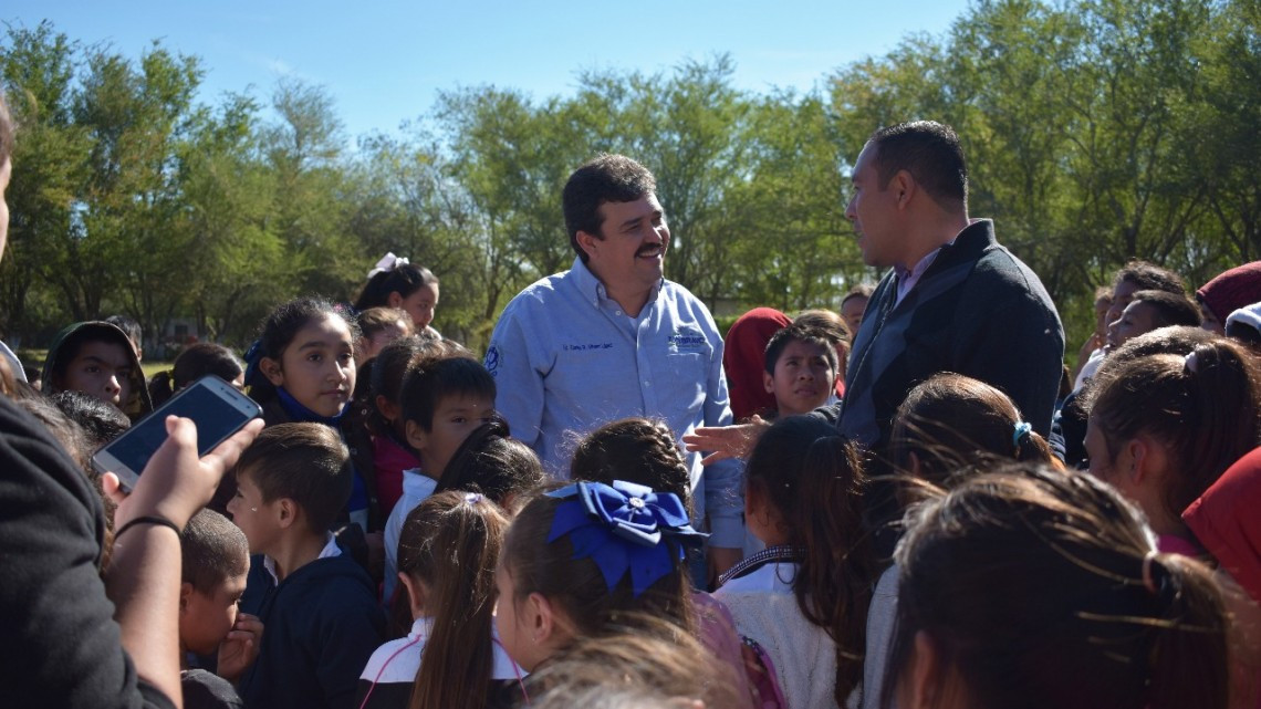 Padres de familia agradecen al Presidente Municipal su compromiso con la educación