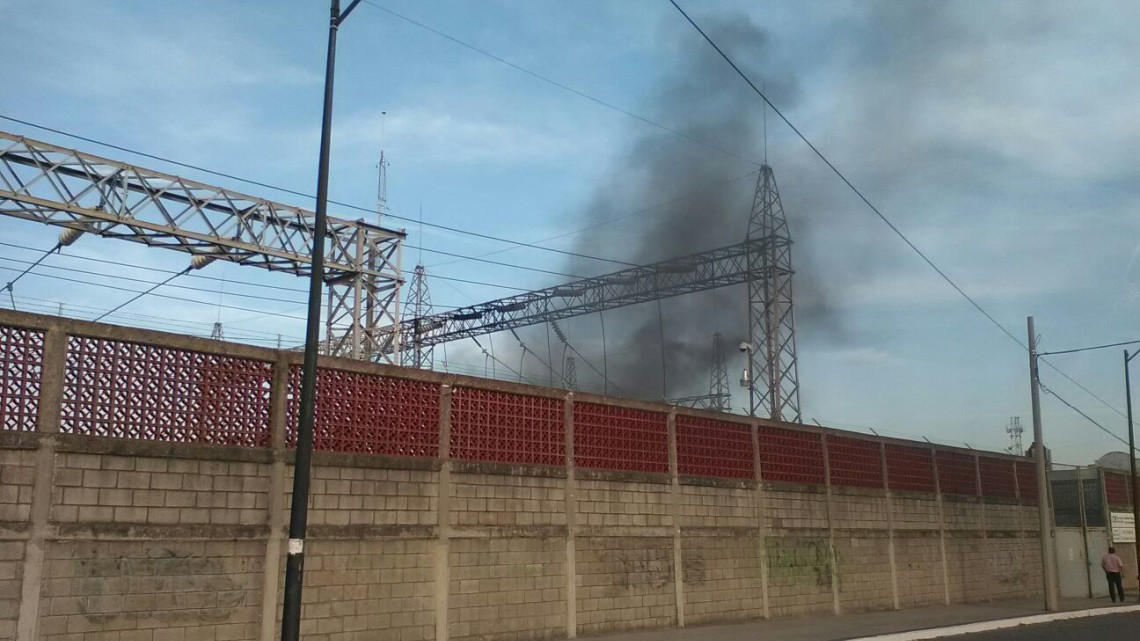 Explota transformador y deja sin luz a 7 mil familias