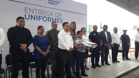 Entregan uniforme a 55 tránsitos en Reynosa