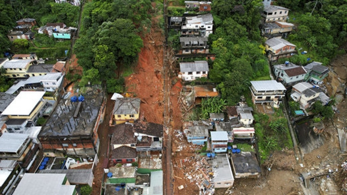 Registran 152 muertos tras inundaciones en Brasil