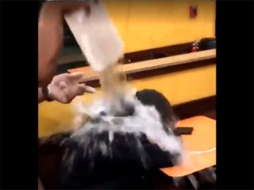 Empleados de Dunkin' Donuts que agredieron a indigente, son despedidos