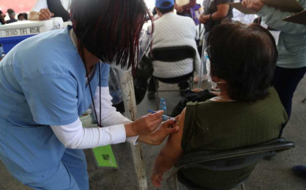 Mujer fallece 15 minutos después de ser vacunada contra el COVID-19