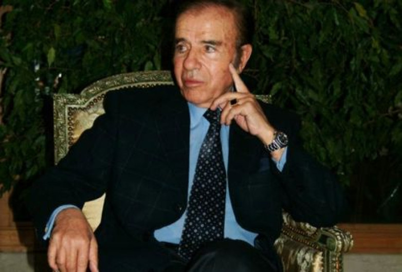 Menem se postula para senador en Argentina 