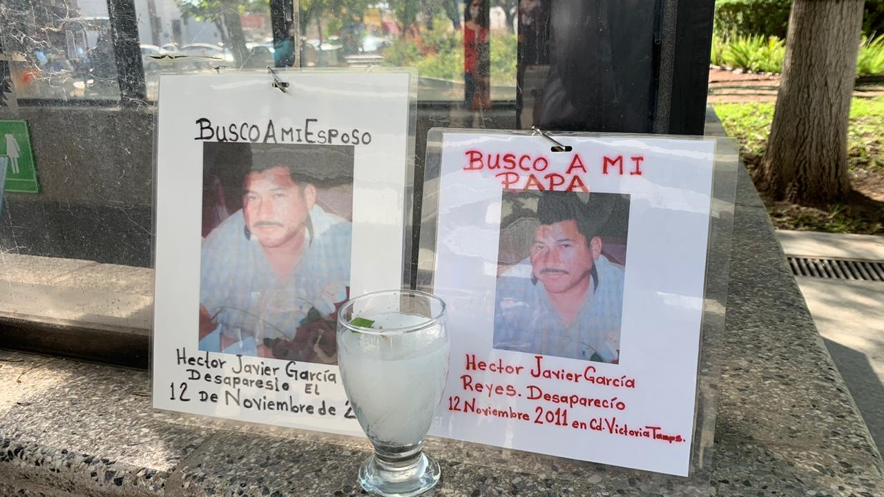 Colocar altar en memoria de desaparecidos