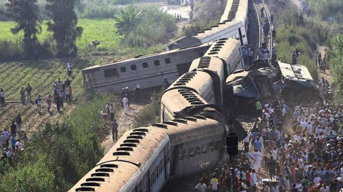 Deja 16 muertos y 40 heridos choque de trenes en Egipto 