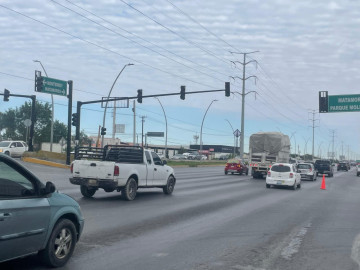 Reparó Servicios Públicos de Reynosa semáforo del parque industrial Moll