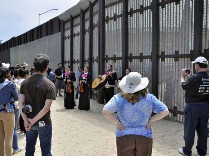 Cierran Parque de la Amistad por caravana migrante