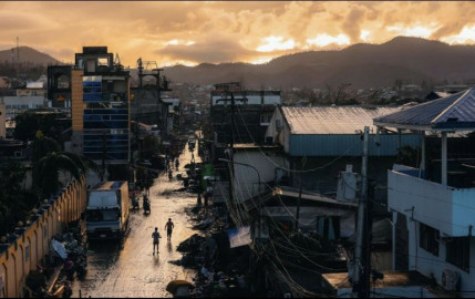 Suman 375 muertos por el tifón Rai en Filipinas