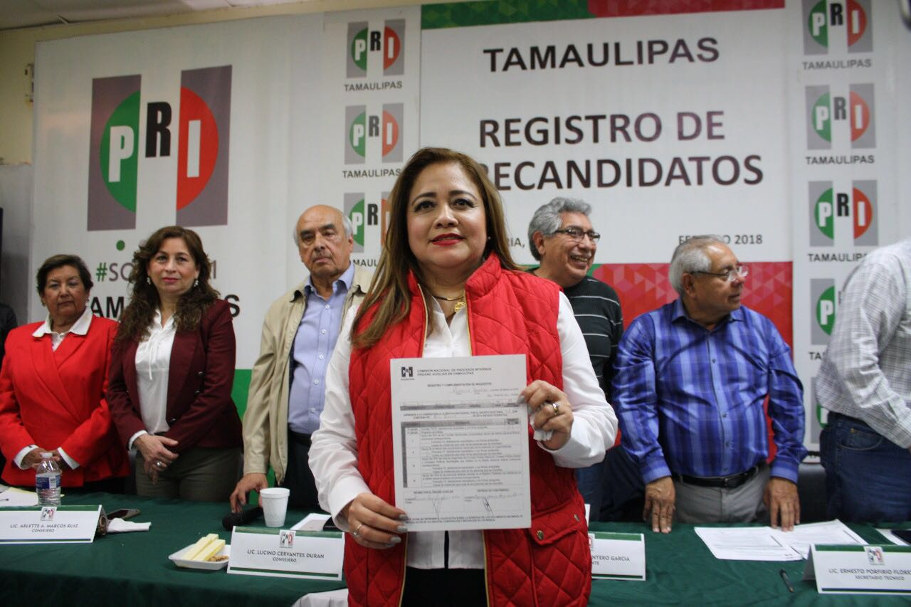 Se registran en el PRI aspirantes a candidatosa Senadores y Diputados Federales