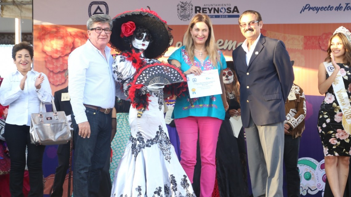 Celebran más de 2 mil personas el "Día de Muertos"