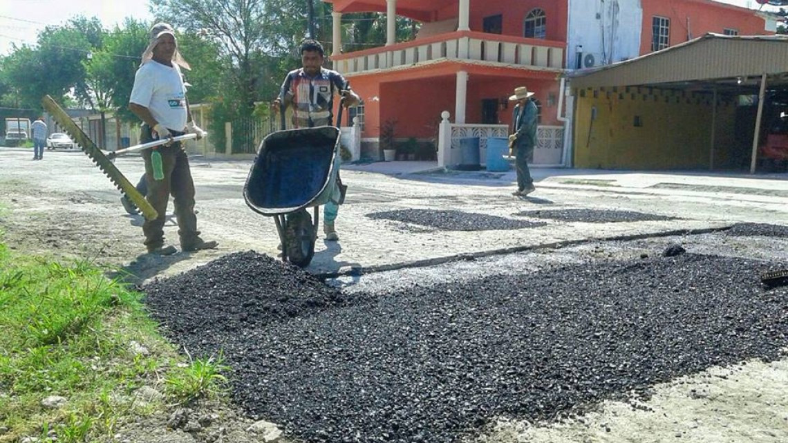 Trabajan en programa emergente de bacheo en Empalme