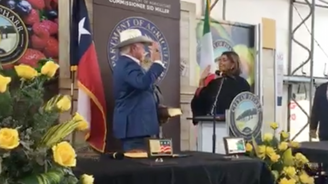 Rinde protesta Sid Miller como Comisionado de Agricultura de Texas