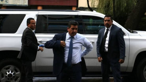 Congreso plantea quitarle escoltas a Cabeza de Vaca y familia.