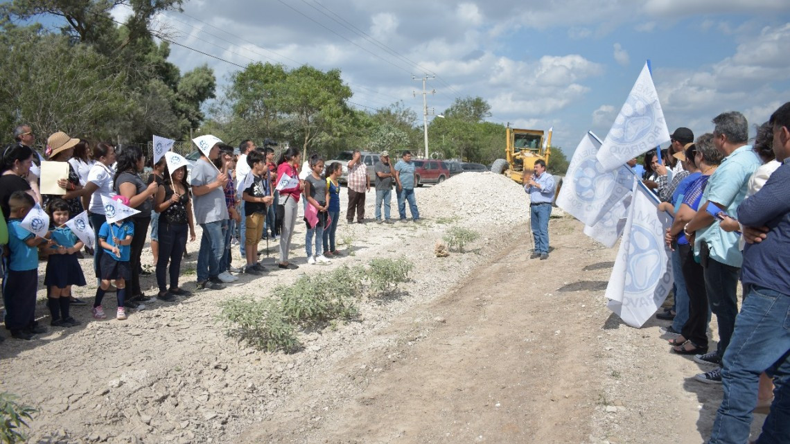 Arranca rehabilitación de acceso al ejido 6 de enero