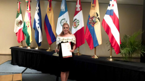 Otorgan el Premio Internacional Tonantzin 2018 a Angy de la Garza de Zorrilla