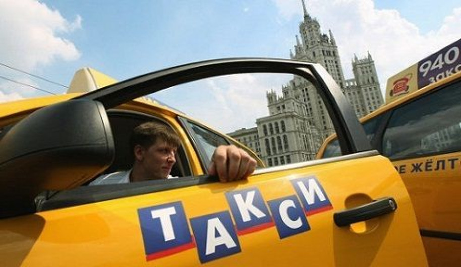 Arrestan a taxista que drogaba a pasajeros en Moscú 