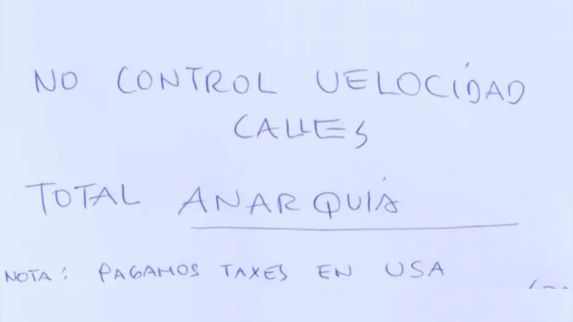 Conductor choca contra casa en Mission