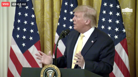 Realiza Trump cumbre para "denunciar" a las redes sociales