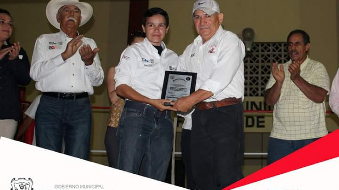 Llevan a cabo “Pelea de campeonato estatal peso Gallo” en Camargo