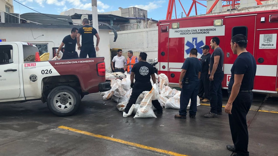 Reparte Protección Civil costales con arena