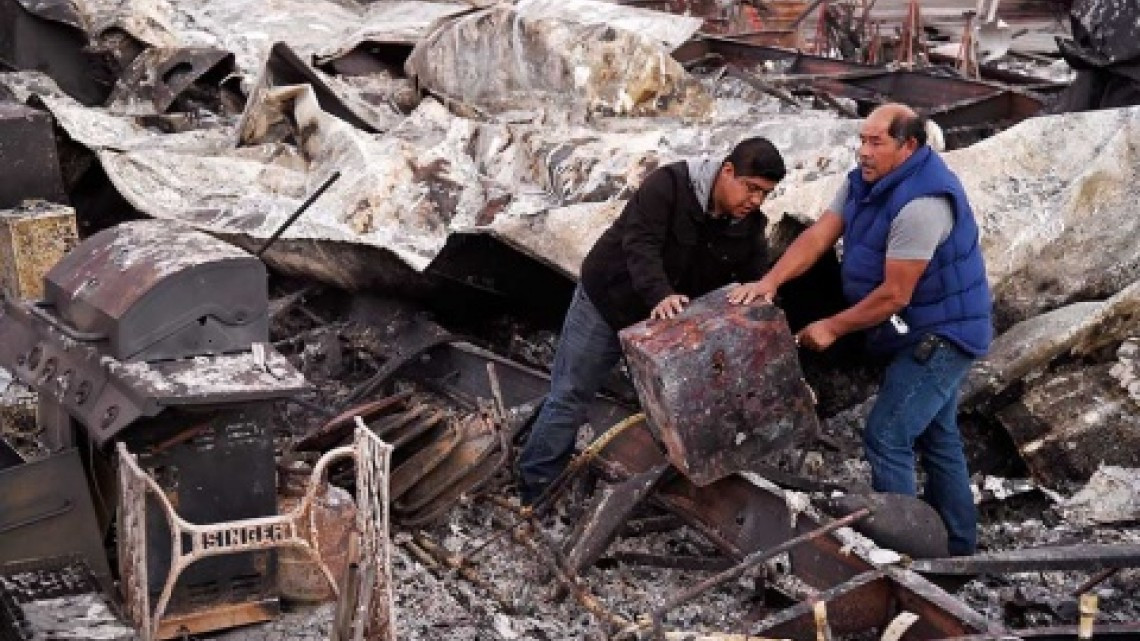 Aumentan a 31 la cifra de muertos por incendios en California
