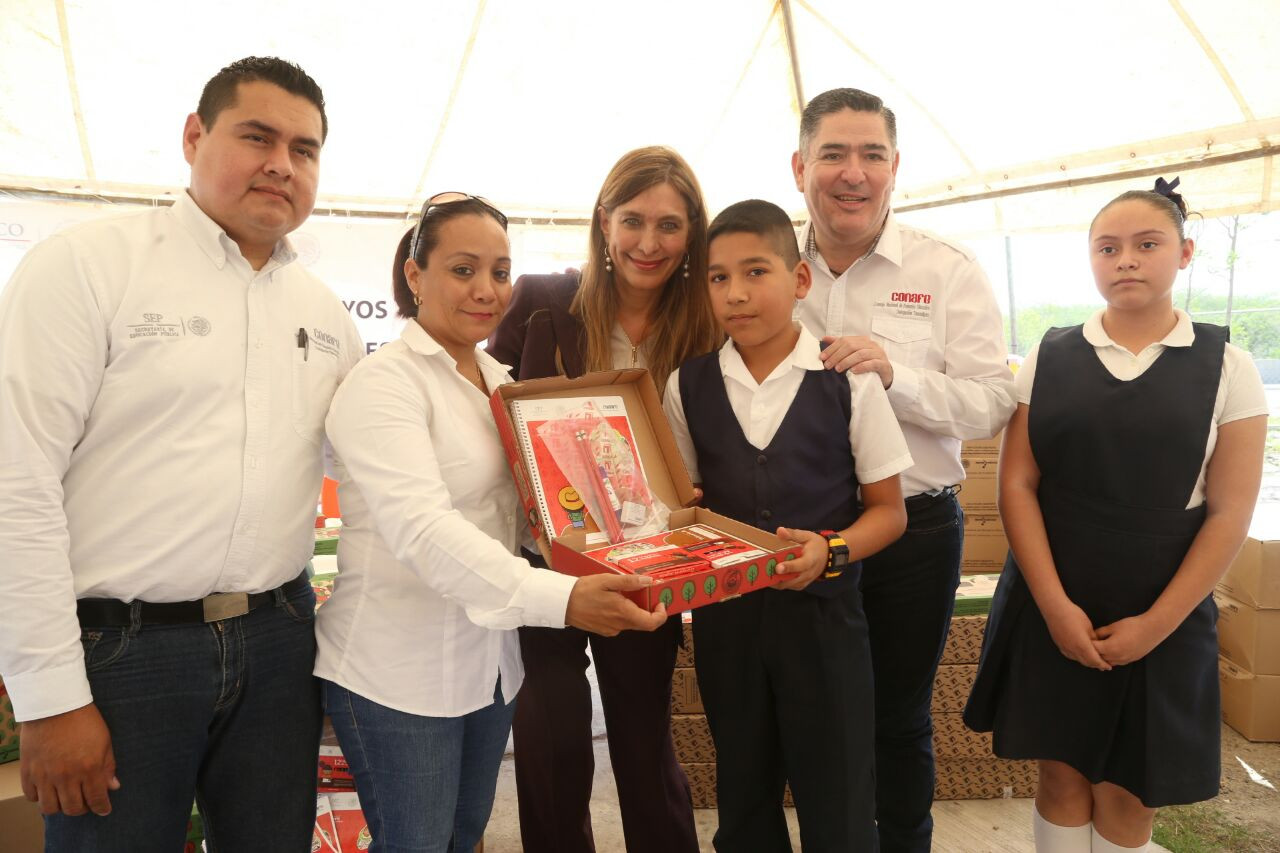 Municipio 600 paquetes de útiles escolares
