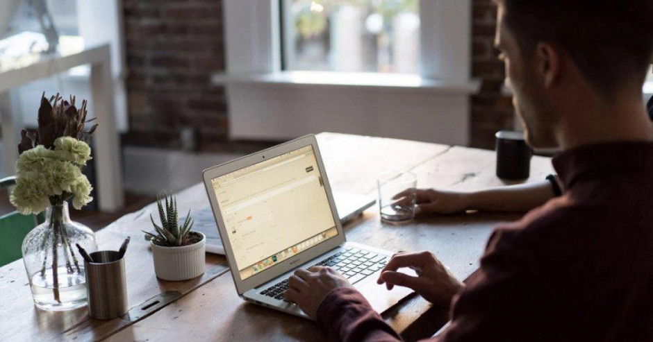 Psicólogos de Victoria se suman a consultas en línea y sin costo