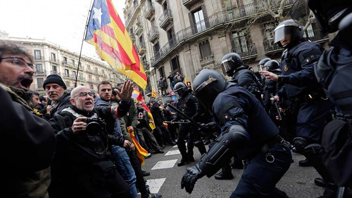 Protestan ante detención de Puigdemont