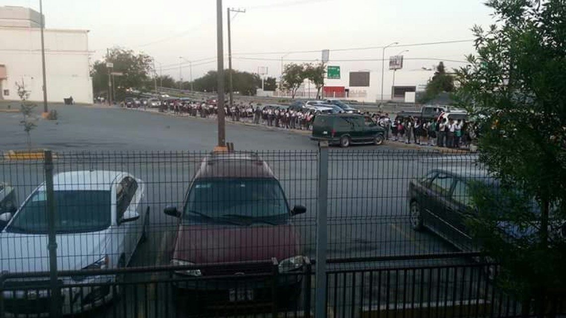 Revisan mochilas ante amenaza en el CETIS 71   