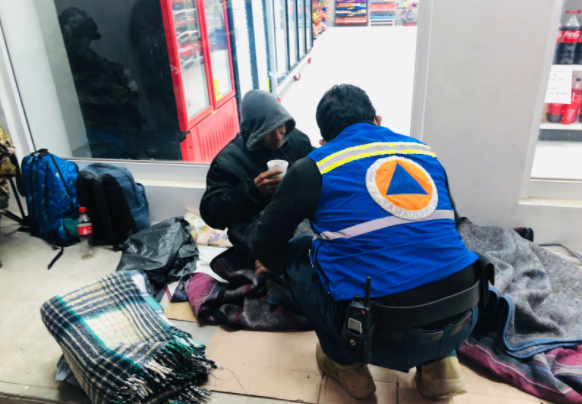Atienden a 12 personas en situación de calle por bajas temperaturas 