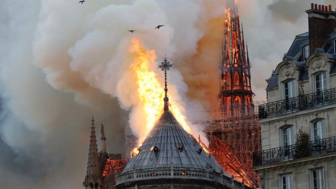 Catedral de Notre Dame se incendia