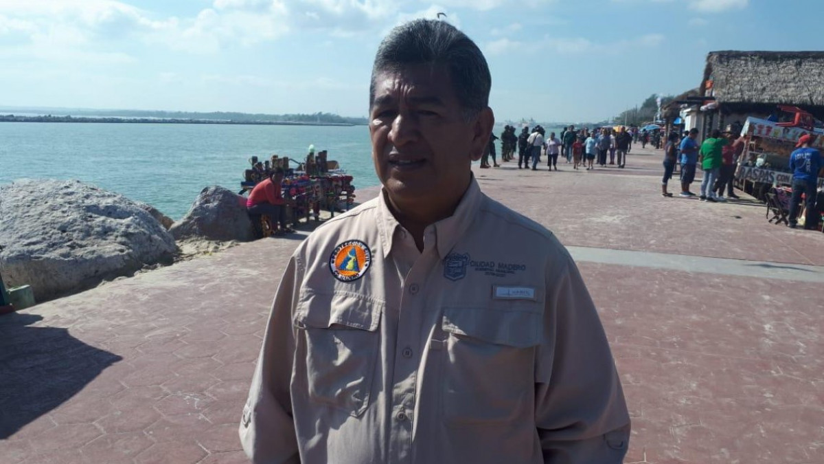 Con fuerte operativo retiran a  comerciantes en escollera de Playa Miramar