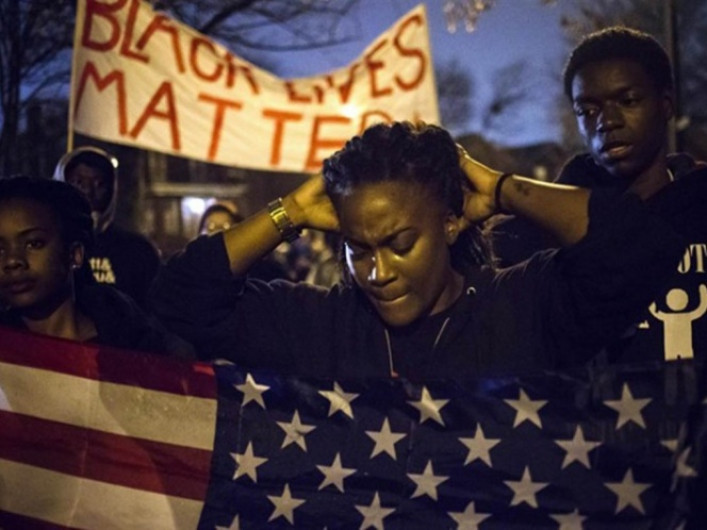 Hombre se declara culpable por racismo