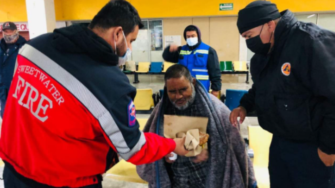 Atienden a 12 personas en situación de calle por bajas temperaturas 
