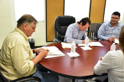 Firma DIF Reynosa convenio con farmacia la salud