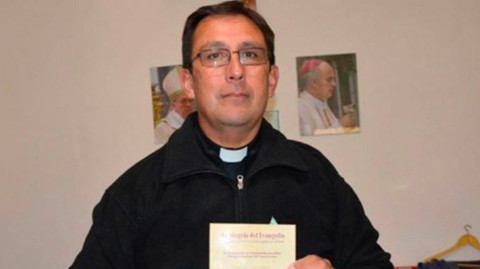 Condenan a ex sacerdote a 17 años de cárcel por abuso de menores