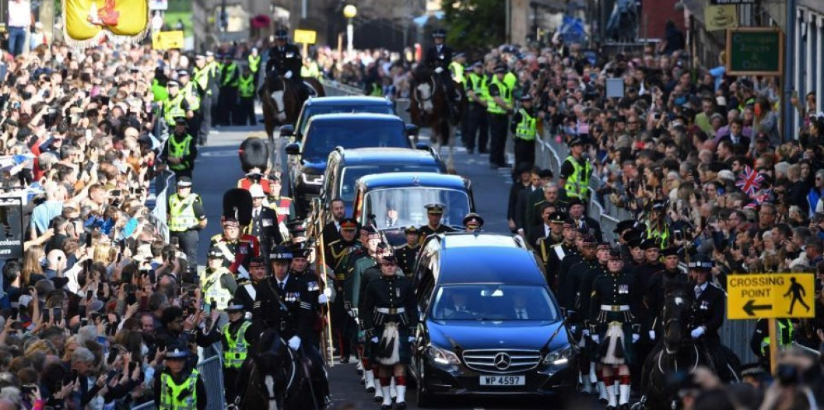 Reina Isabel ll es velada en Edimburg; ferétro permanecerá hasta mañana