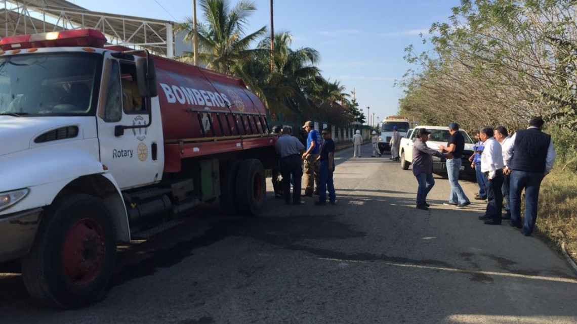 Explota línea de compresión de gas en instalaciones de Pemex