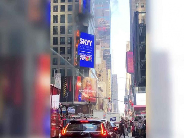 Espectacular de Times Square se prende en fuego