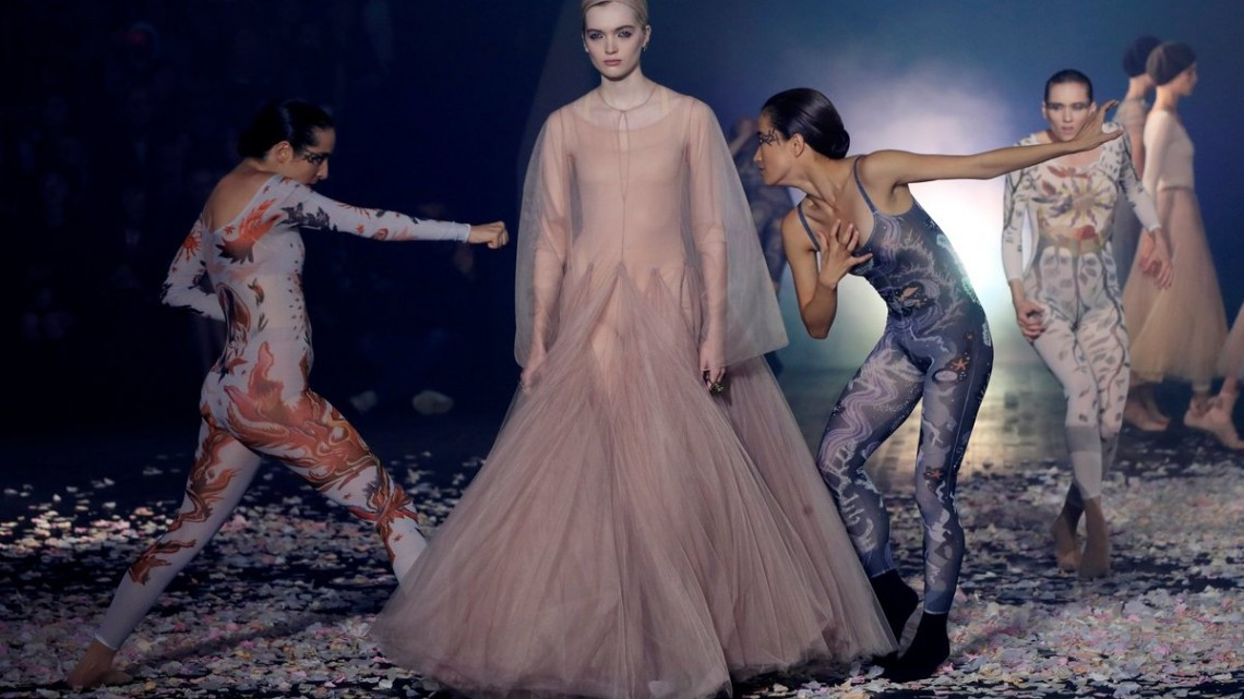 Dior arranca Paris Fashion Week con danza