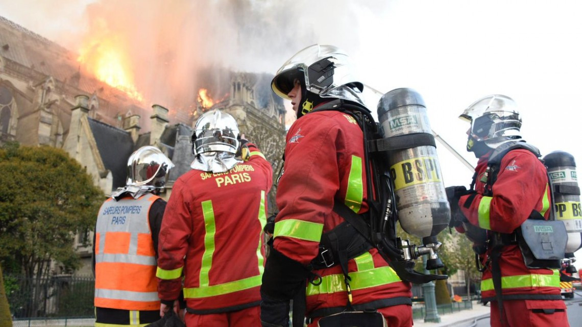 Catedral de Notre Dame se incendia