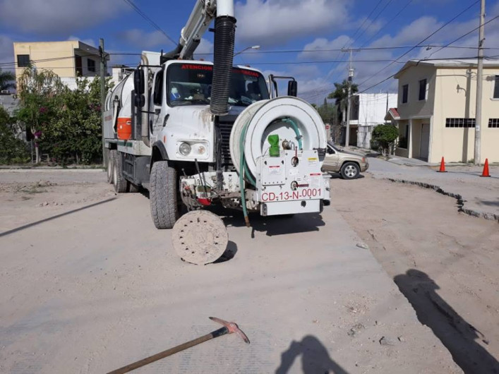 Comapa trabaja con equipo vactor
