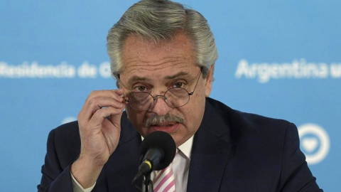 Presidente de Argentina dice que mexicanos salieron de los ‘indios’, brasileños de ‘la selva’ y ellos de Europa