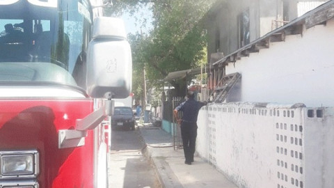 Corto circuito en el aire provoca evacuación de familia