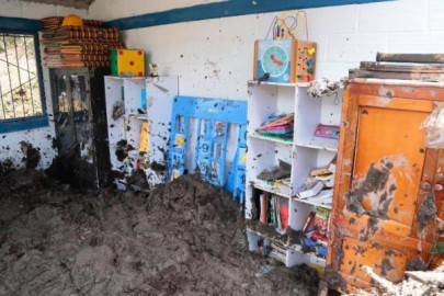Tres niños mueren tras alud que sepultó su escuela en Colombia