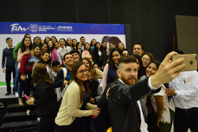 Motivan a más de 3 mil jóvenes con ponencia “El Fracaso No Existe”