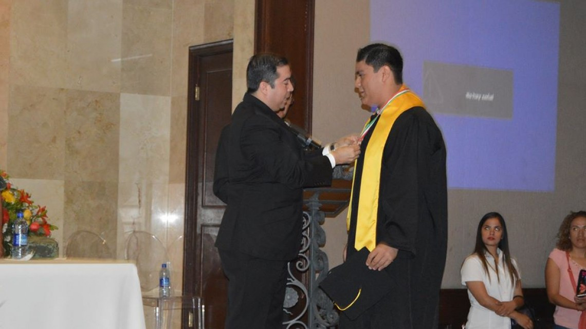 Alcaldesa felicita a graduados de la preparatoria José de Escandón
