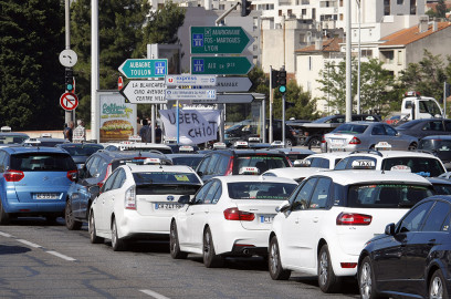 Reino Unido prohibirá en 2040 venta de vehículos que usen gasolina y diésel