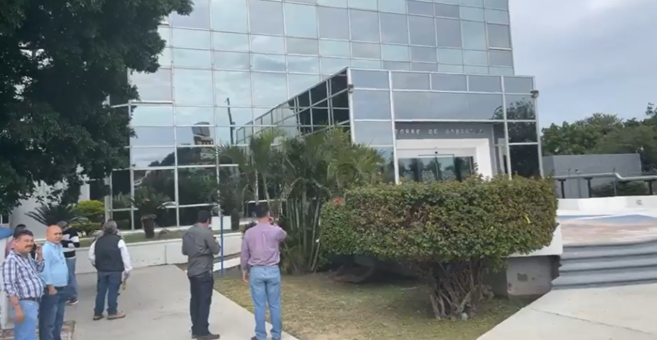Desalojan torre gubernamental "Jose López Portillo" tras otra amenaza de bomba 