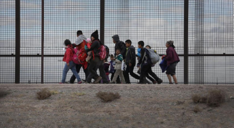 Gobierno de EU pide tiempo para reconstruir el sistema migratorio del país 